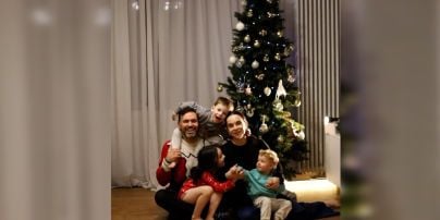 Тимур Мирошниченко показал, как с семьей дома украшал елку