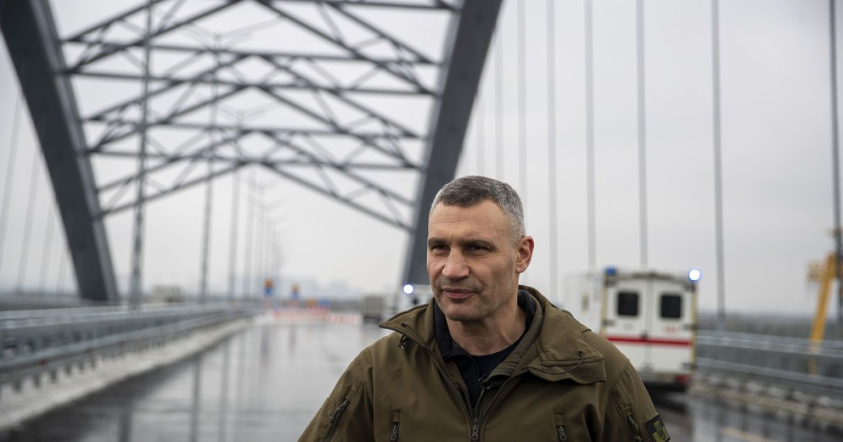 Кличко розповів, куди впали уламки