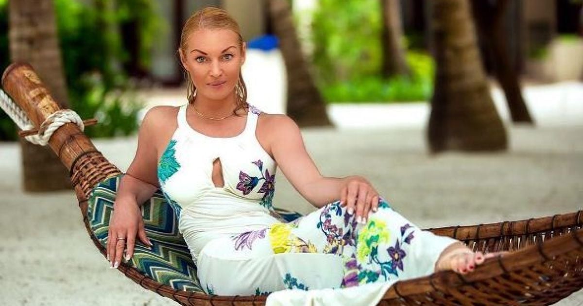 Не остановить: Волочкова сделала фирменный шпагат прямо в гамаке — Гламур