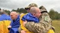 Обійми та сльози: як в Україні зустрічали звільнених з полону військових та цивільних