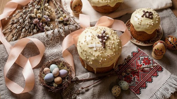 Глазур для паски: ідеальний рецепт без білків, збивання та варіння