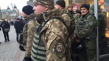 Активісти мітингують у дворі Печерського суду / © Hromadske.tv