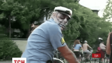 Дев’ять тисяч людей вийшли на велопарад зомбі у штаті Флорида