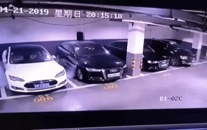 Камера засняла мощный взрыв Tesla Model S на паркинге в Китае