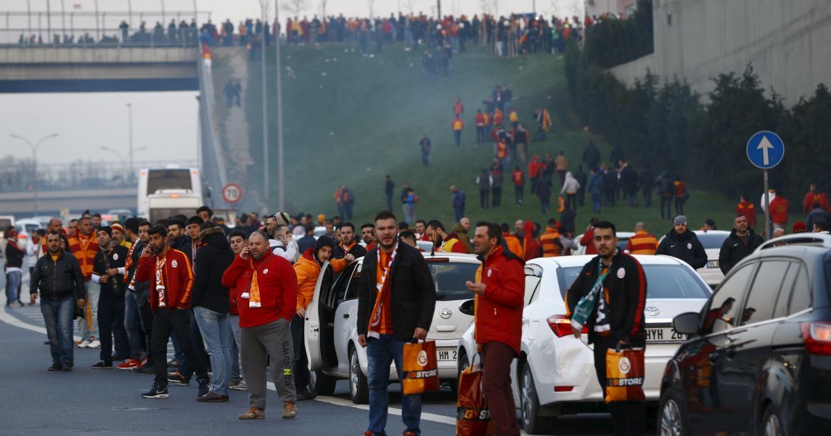 Эвакуация фанов "Галатасарая"