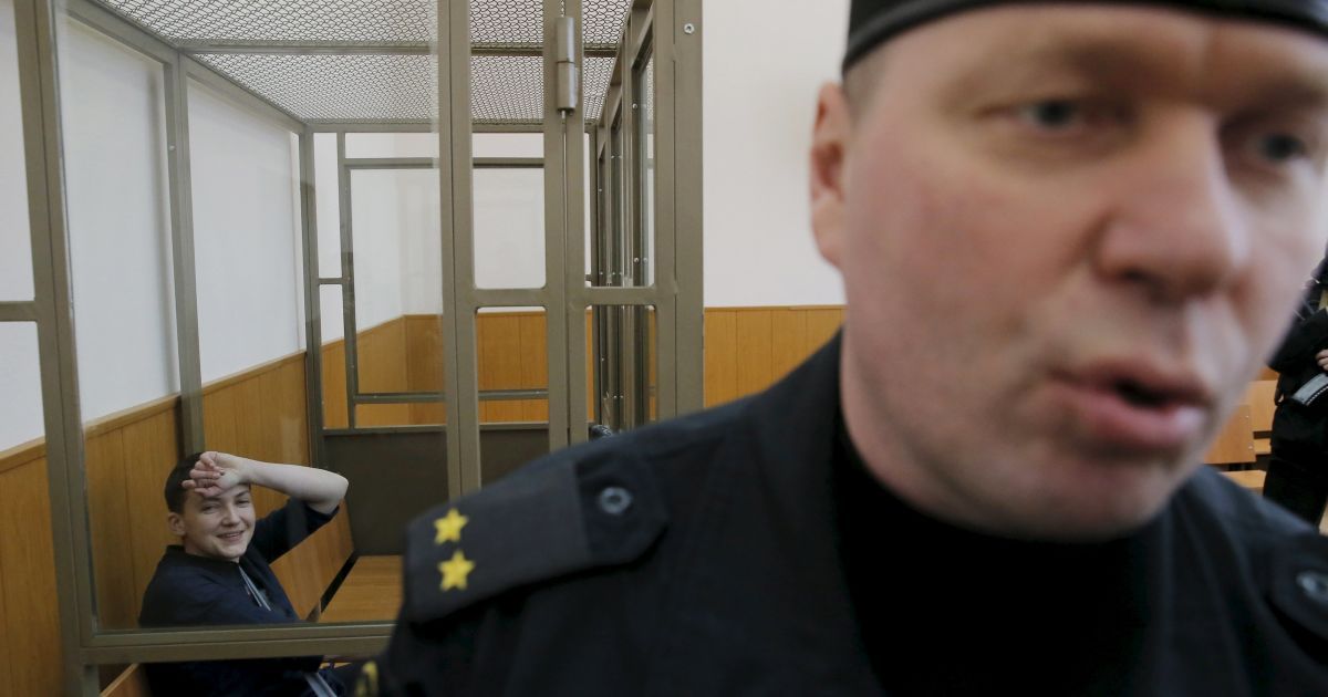 Украинский МИД требует от России пустить к Савченко ее сестру