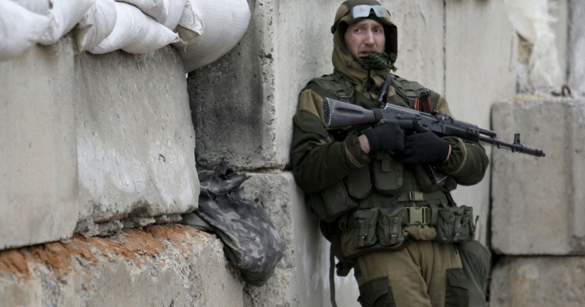 На Донбассе десятки неизвестных в черной форме возводят опорные пункты для боевиков