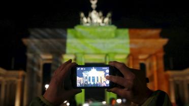 Бранденбургские ворота в Берлине светятся цветами бельгийского флага. / © Reuters