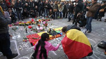 В центре Брюсселя люди собрались, чтобы почтить память жертв теракта. / © Reuters