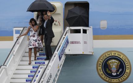 Обама прибыл с историческим визитом на Кубу
