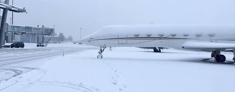 Рейсы по расписанию: в аэропорту "Киев" отчитались о работе в условиях снегопада
