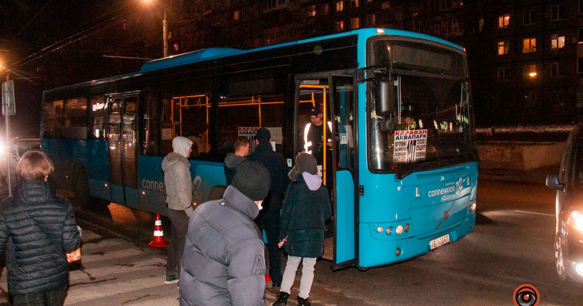 У Дніпрі водій автобуса збив на пішохідному переході чоловіка: потерпілого госпіталізували із серйозною травмою