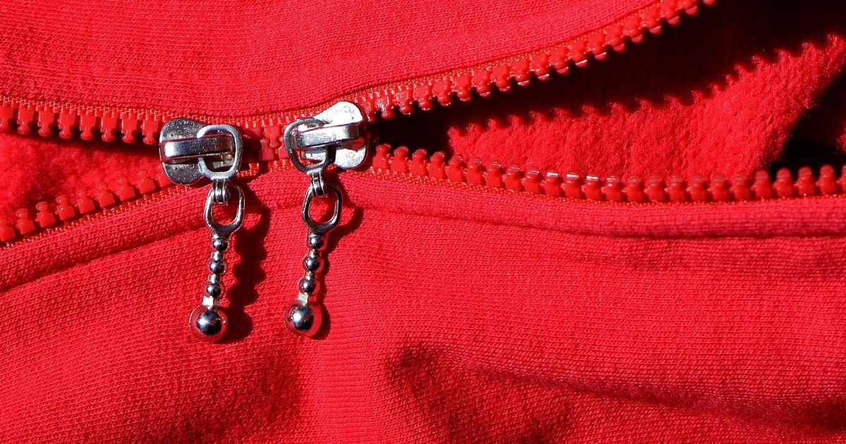 Чому на деяких куртках два замки