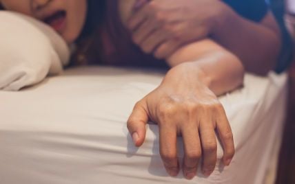 Девушка во время секса потеряла сознание: почему?
