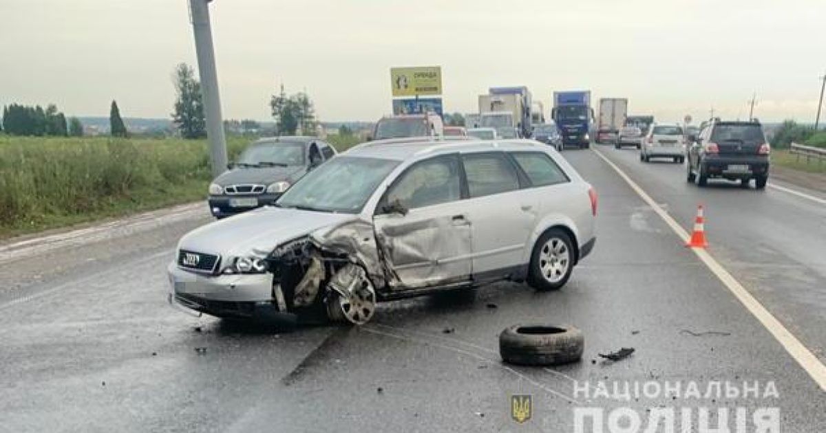 Под Львовом в ДТП пострадала целая семья: 2-летний ребенок погиб на месте