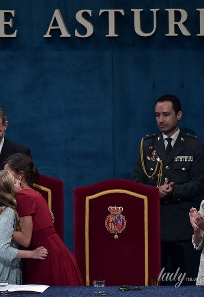 Королева Летиція, король Філіпп VI з доньками Леонор і Софією / © Associated Press