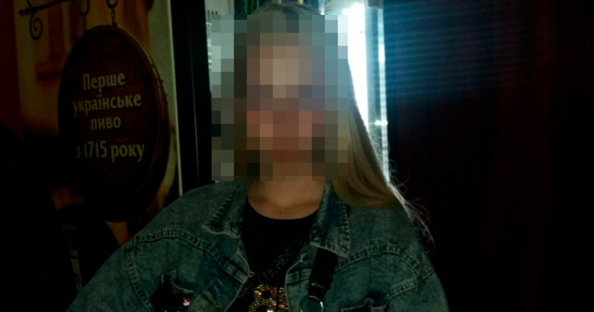 На Полтавщині 19-річна дівчина побила і пограбувала чоловіка на вулиці