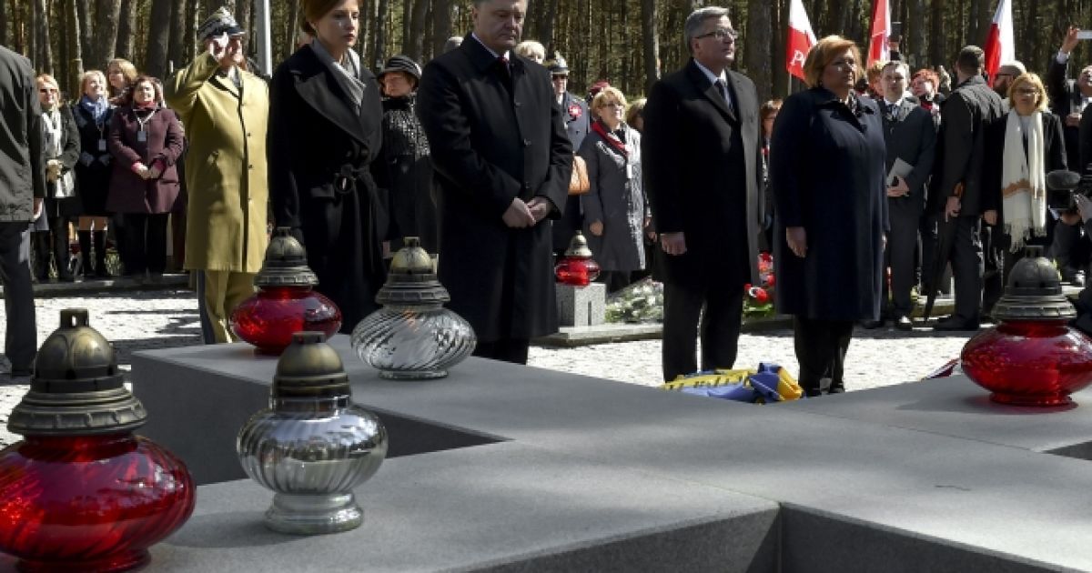 Порошенко і Коморовський вшанували пам&#039;ять жертв тоталітарного режиму.