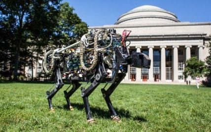 Инженеры создали уникального робота-гепарда, который самостоятельно прыгает через барьеры