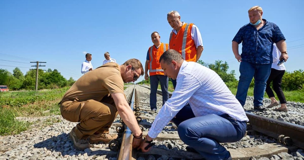 В "Укрзалізниці" назвали строки відновлення пошкоджених стихією залізничних колій в Івано-Франківській області