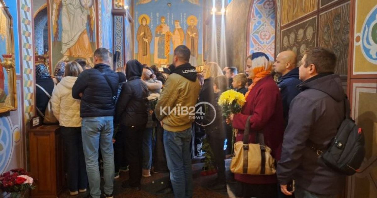 В Киеве прощаются с Марией Трояновской, погибшей в результате попадания "Шахеда" в многоэтажку / Фото: kyiv24.news