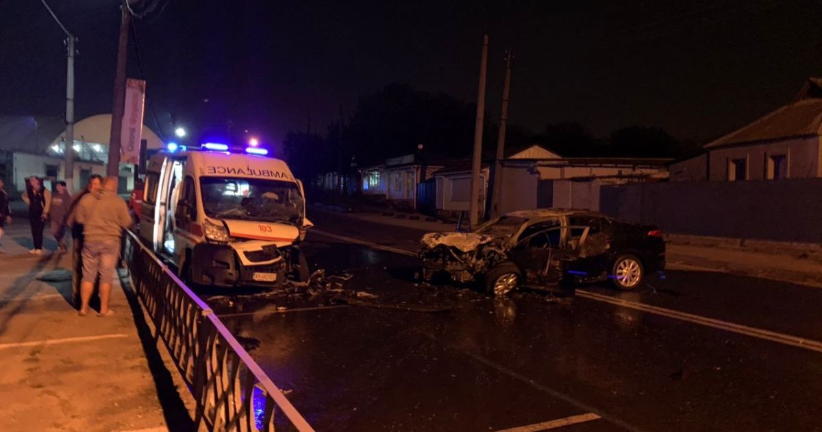 В Харькове "скорая" с беременной женщиной попала в ДТП: есть пострадавшие