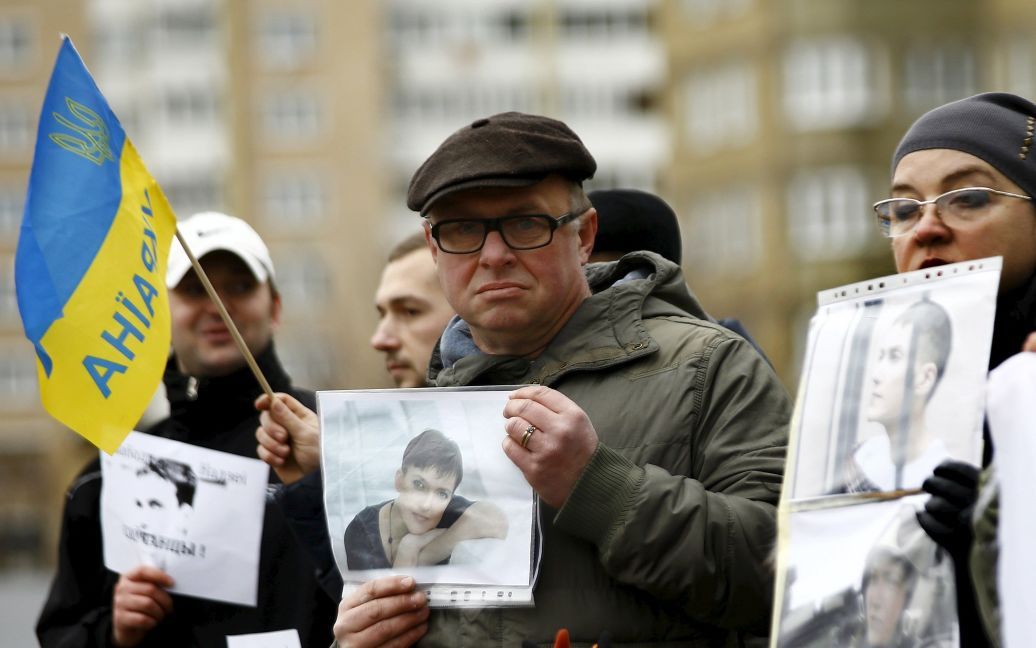Активісти мітингують під посольством РФ / © Reuters