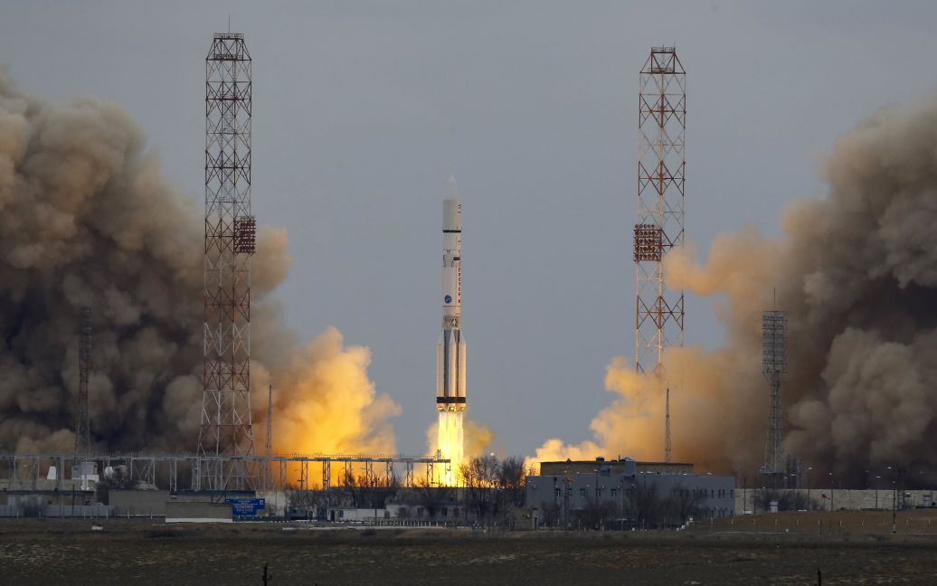 Ракета Протон-М, которая несет на Марс космический аппарат ExoMars-2016, стартует с космодрома Байконур, Казахстан. / © Reuters