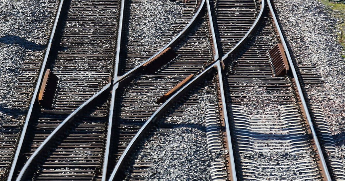 Из-за нехватки смазочного масла в Украине могут остановиться железнодорожные перевозки