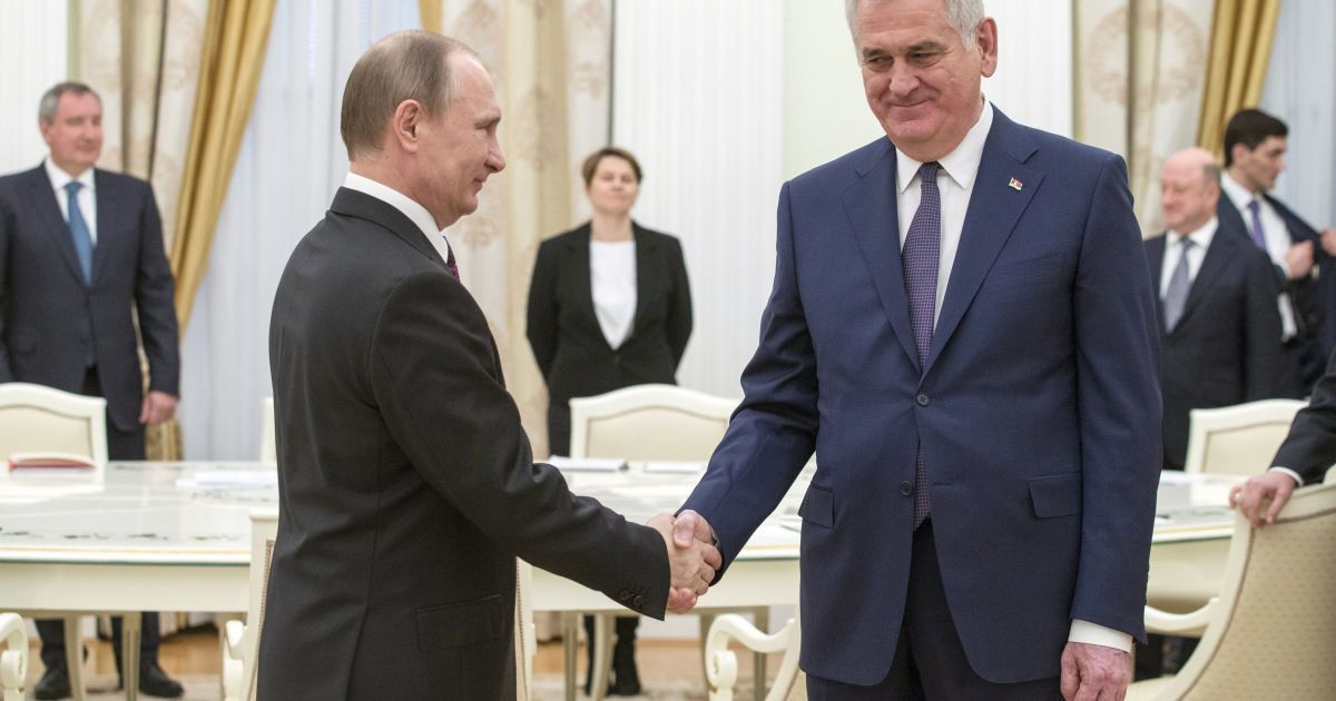 Путин пообещал Сербии вернуть Косово