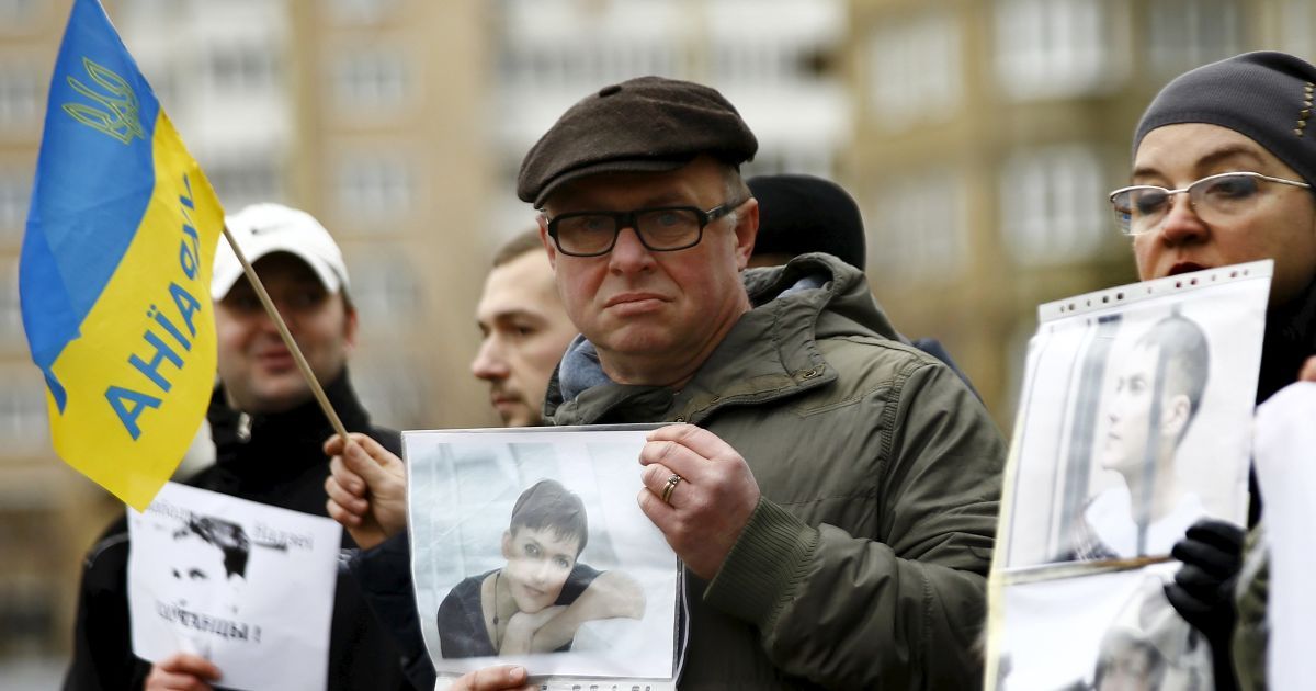 Активисты митингуют под посольством РФ / © Reuters