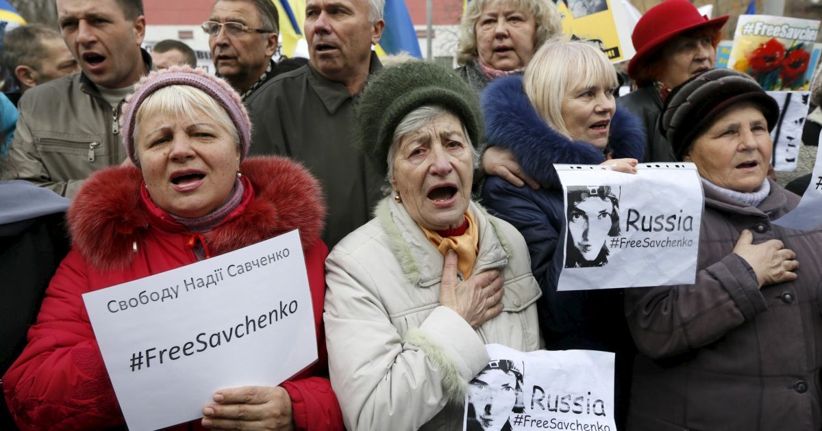 Активисты митингуют под посольством РФ / © Reuters