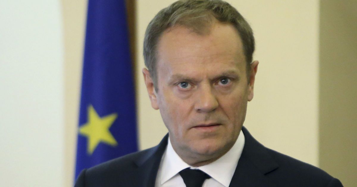 Министр обороны Польши обвинил Туска в фальсификации отчета о Смоленской трагедии