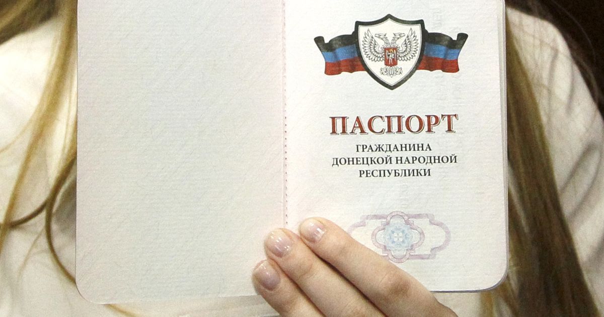 Донецкие боевики начали массовую раздачу "паспортов"
