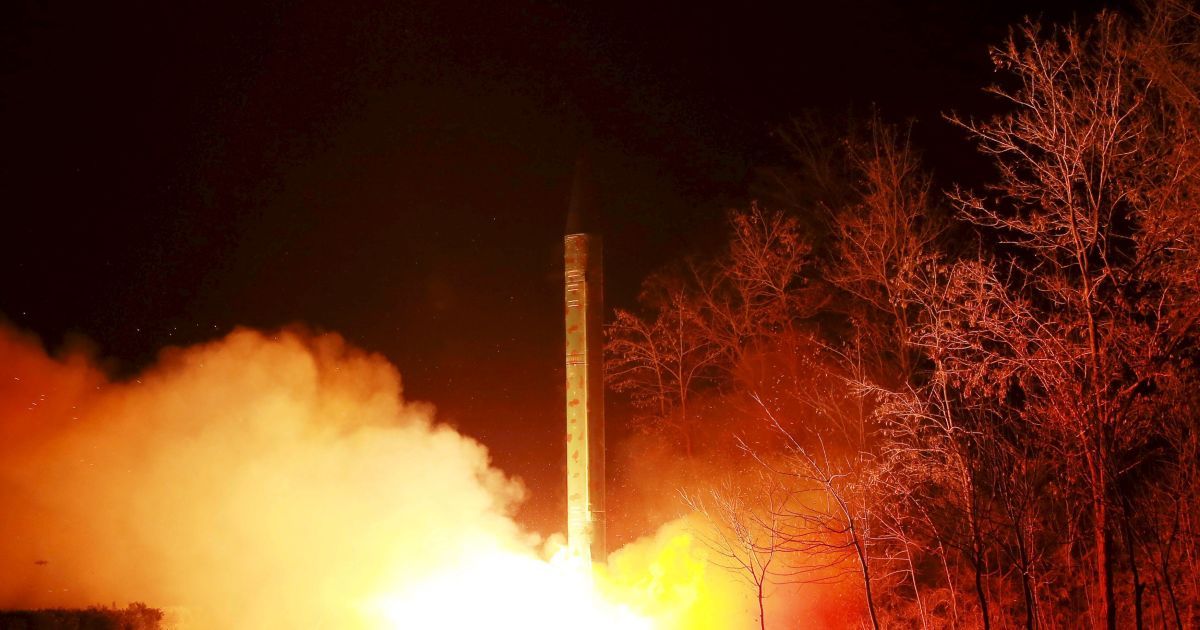 Запуск балістичної ракети-носія стратегічних сил Корейської народної армії. Фото розповсюдило державне інформаційне агентство Північної Кореї. / © Reuters