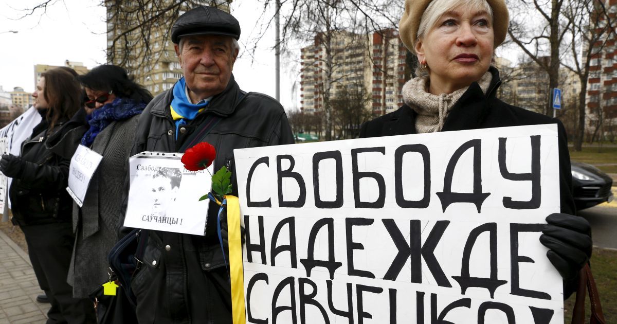 Активисты митингуют под посольством РФ / © Reuters