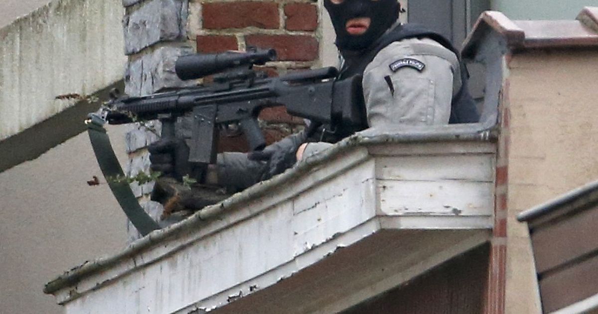 Спецоперация в Брюсселе: штурм дома с подозреваемыми в причастности к терактам в Париже