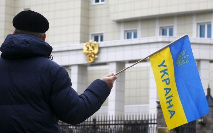 Российские посольство и консульства в Украине взяты под усиленную охрану