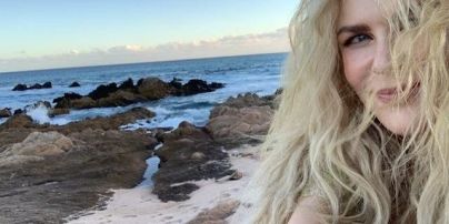 Без макияжа и на пляже: Николь Кидман показала фото с отдыха