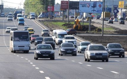 В Украине хотят уменьшить ширину полос на дорогах
