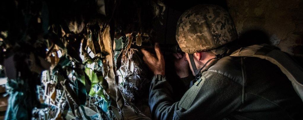 Боевики не прекращают обстрелы позиций ВСУ: военный получил пулевое ранение