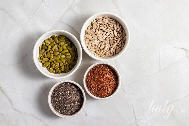 Насіння — це корисна для серця закуска, багата на розчинну клітковину та ненасичені жири / © Credits