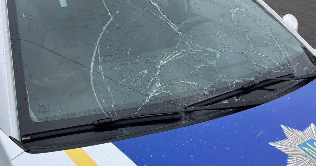 Патрульная машина попала под обстрел
