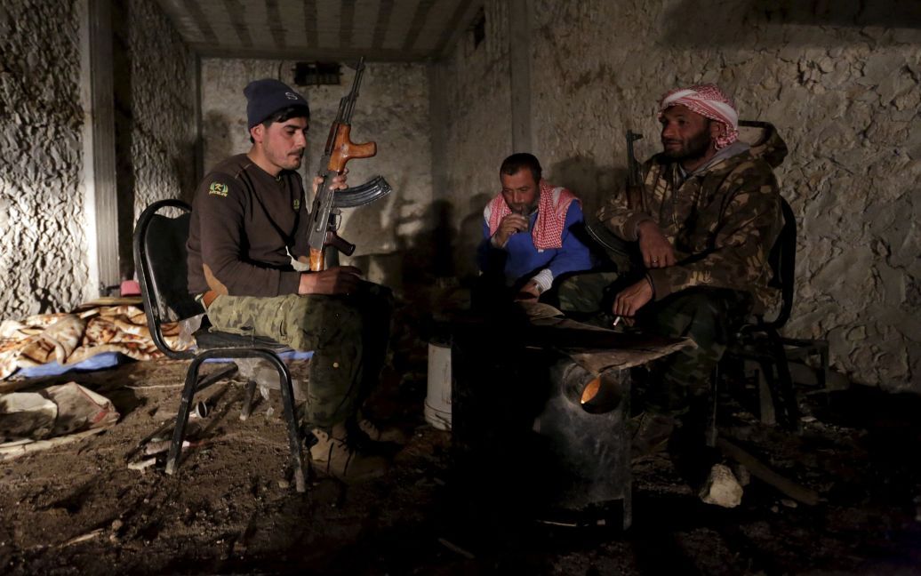 Бійці бригади "Аль-Фурган" поблизу села Азізія. / © Reuters