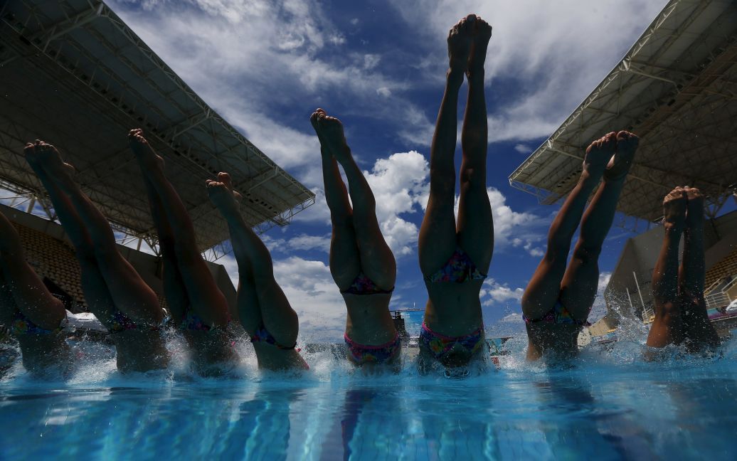 Французская команда по синхронному плаванию тренируется перед участием в Олимпийских играх в Рио-де-Жанейро, Бразилия. / © Reuters