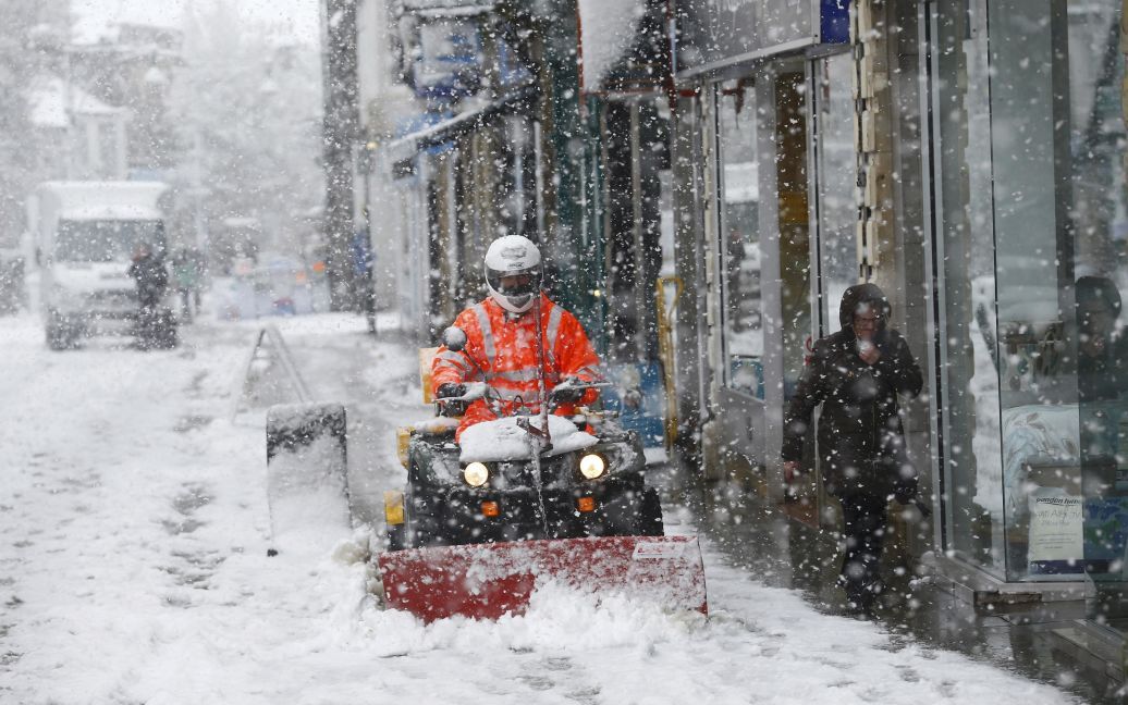 Снегопад создал хаос на дорогах. / © Reuters