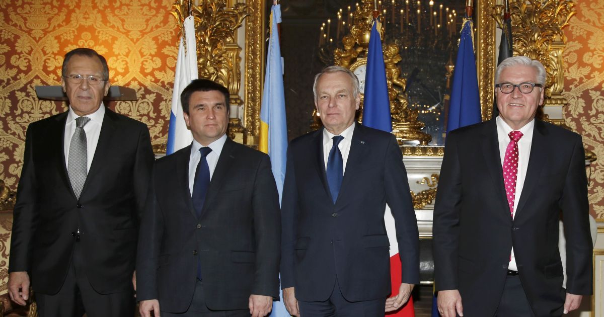 В Париже Климкин попытался занять место Штайнмайера, чтобы не стоять с Лавровым