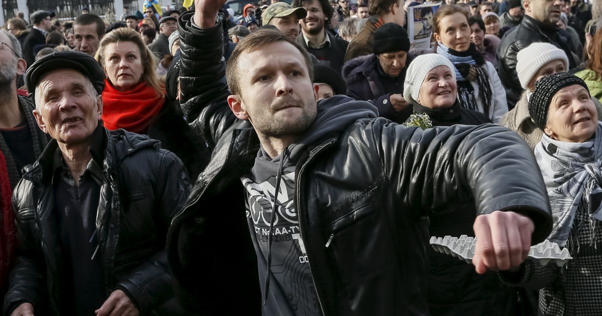 Люди бросали яйца в здание посольства / © Reuters