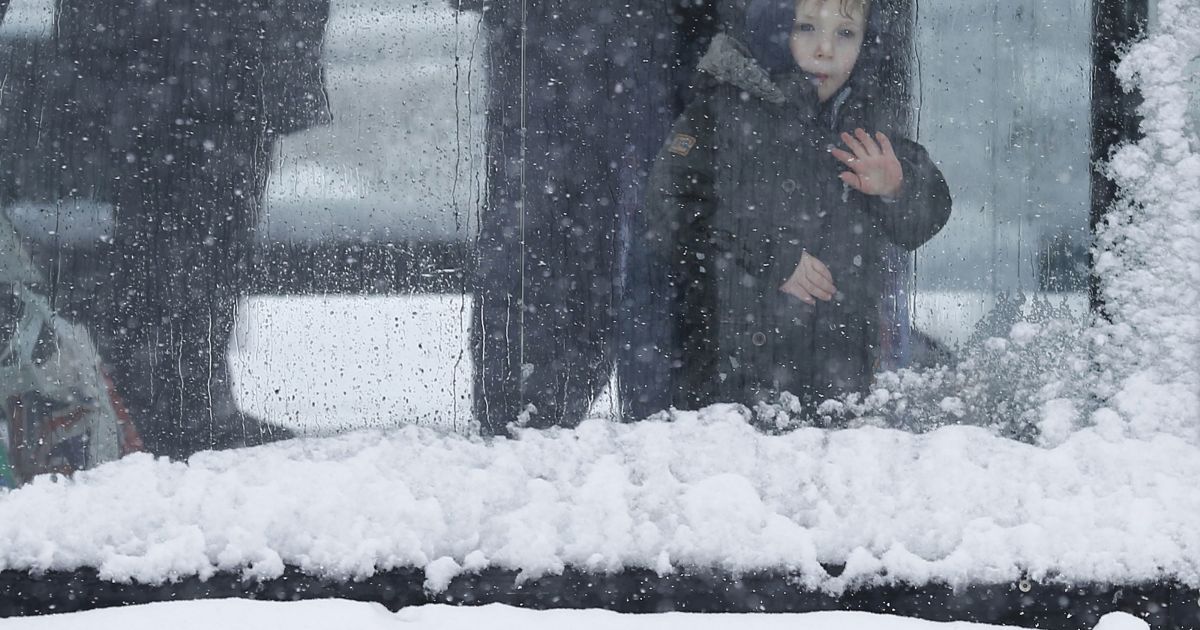 Снегопад создал хаос на дорогах. / © Reuters