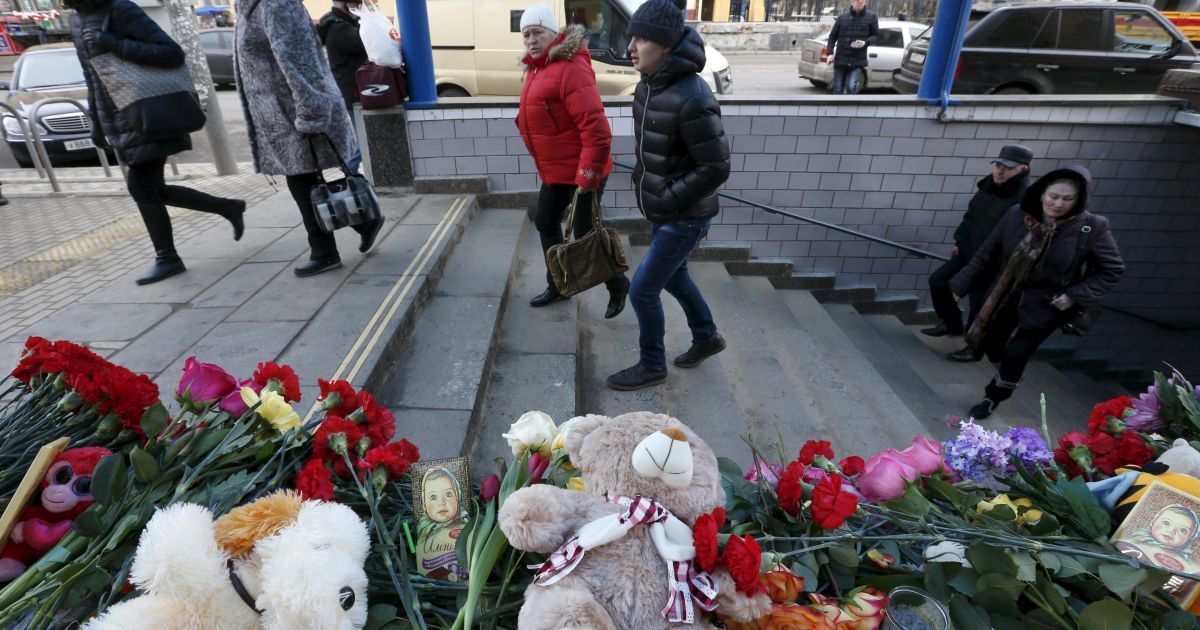 У Москві несуть квіти в пам'ять про вбиту дівчинку_5 / © Reuters